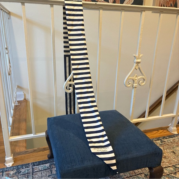 Burberry blue and ivory silk ribbon scarf - Picture 4 of 5